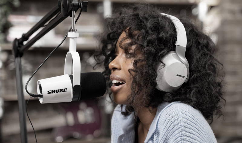 MV7 White Noir Podcasting Model Landscape 5