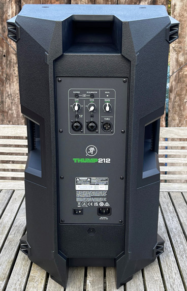 01 Mackie Thump 212 215